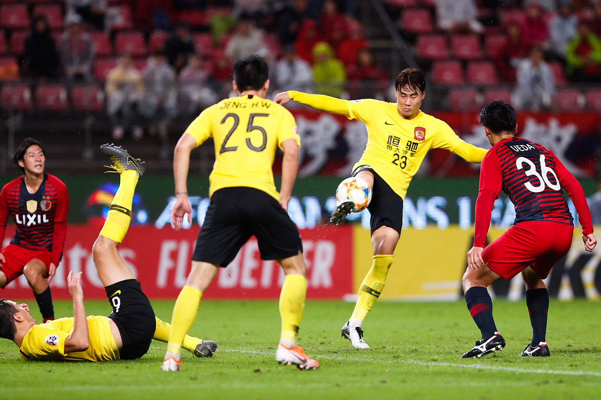 以坚定的意志坚实的步伐坚强的决心