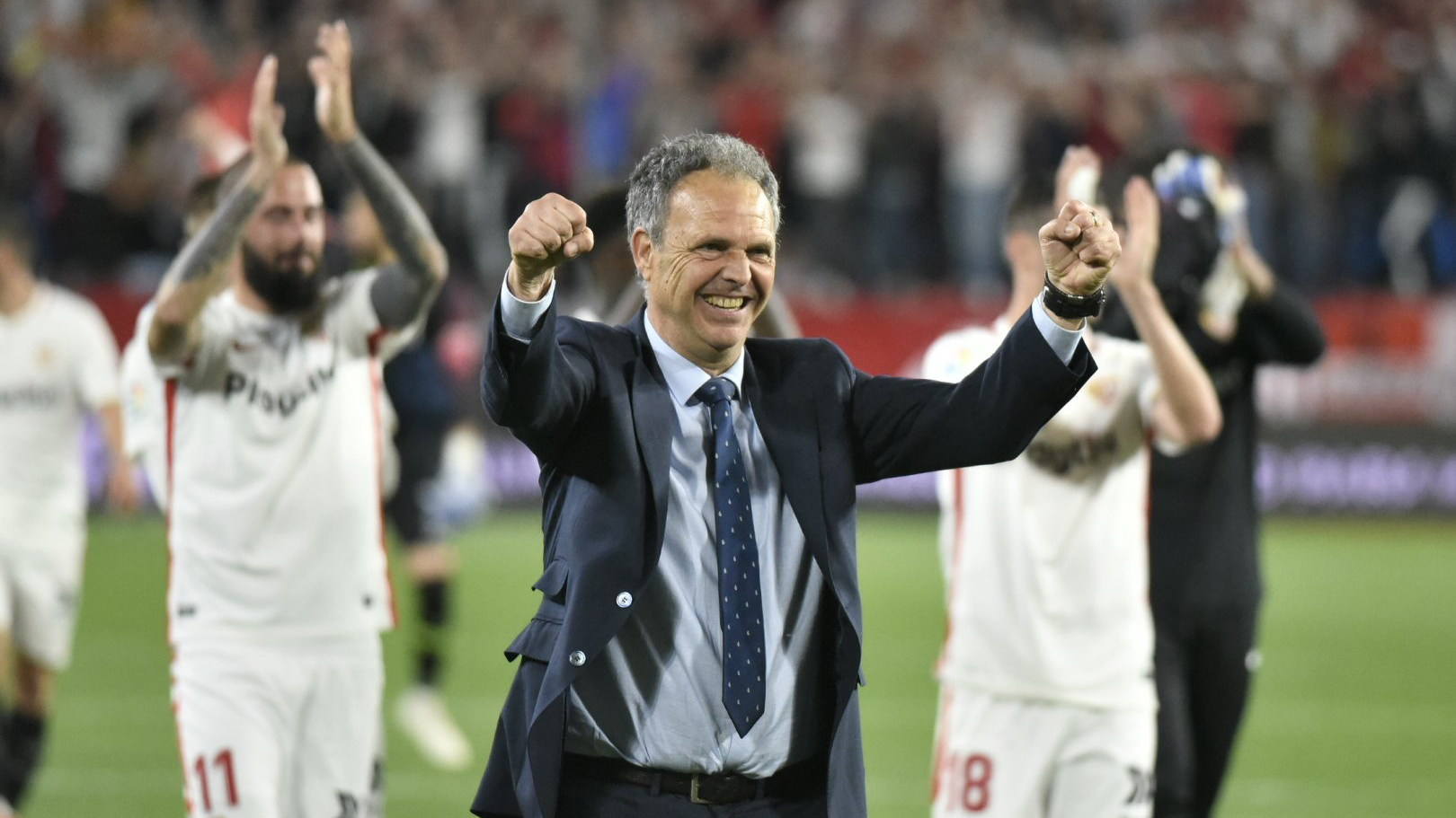 以坚定的意志坚实的步伐坚强的决心